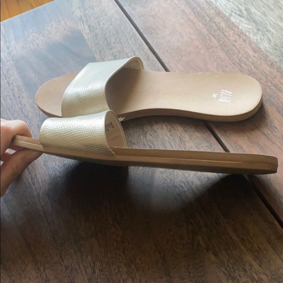 H&M sandals -  3/$20 ✨ - Picture 4 of 5